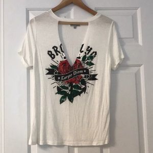 White low v-neck tshirt